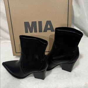 MIA Women’s Sleek Black Heeled Boots 7.5